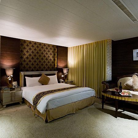 Crystal Business Motel Kota Hsinchu Bagian luar foto