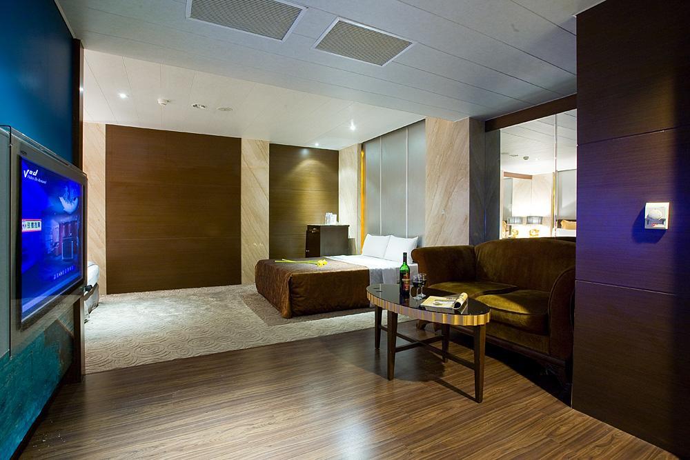 Crystal Business Motel Kota Hsinchu Bagian luar foto