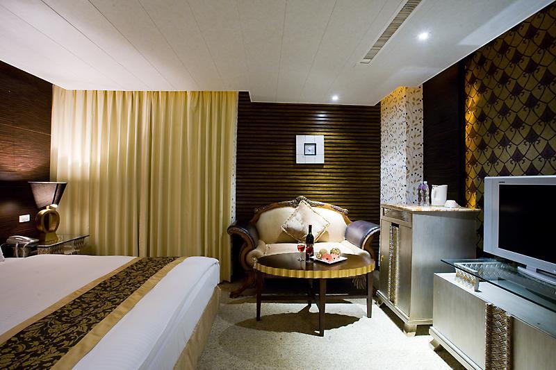 Crystal Business Motel Kota Hsinchu Bagian luar foto
