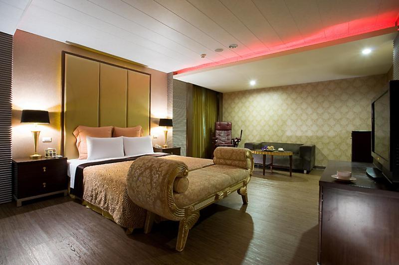 Crystal Business Motel Kota Hsinchu Bagian luar foto